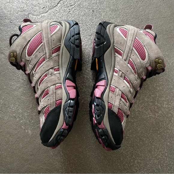 Merrell Women's Moab 2 Mid Waterproof Hiking Boots in Boulder Blush Pink - Picture 2 of 11